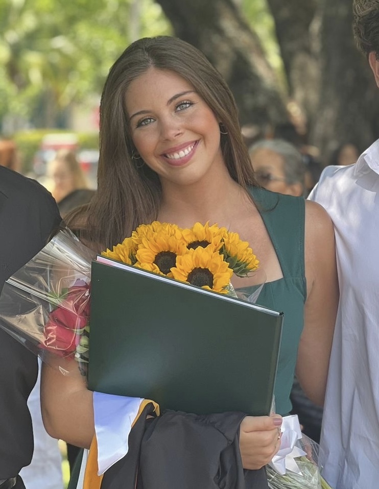 Headshot of Gabriela Gomes